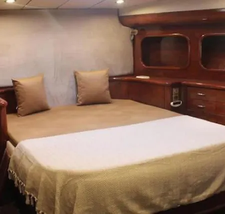 Botel Kavak Tekne Kiralama Bodrum